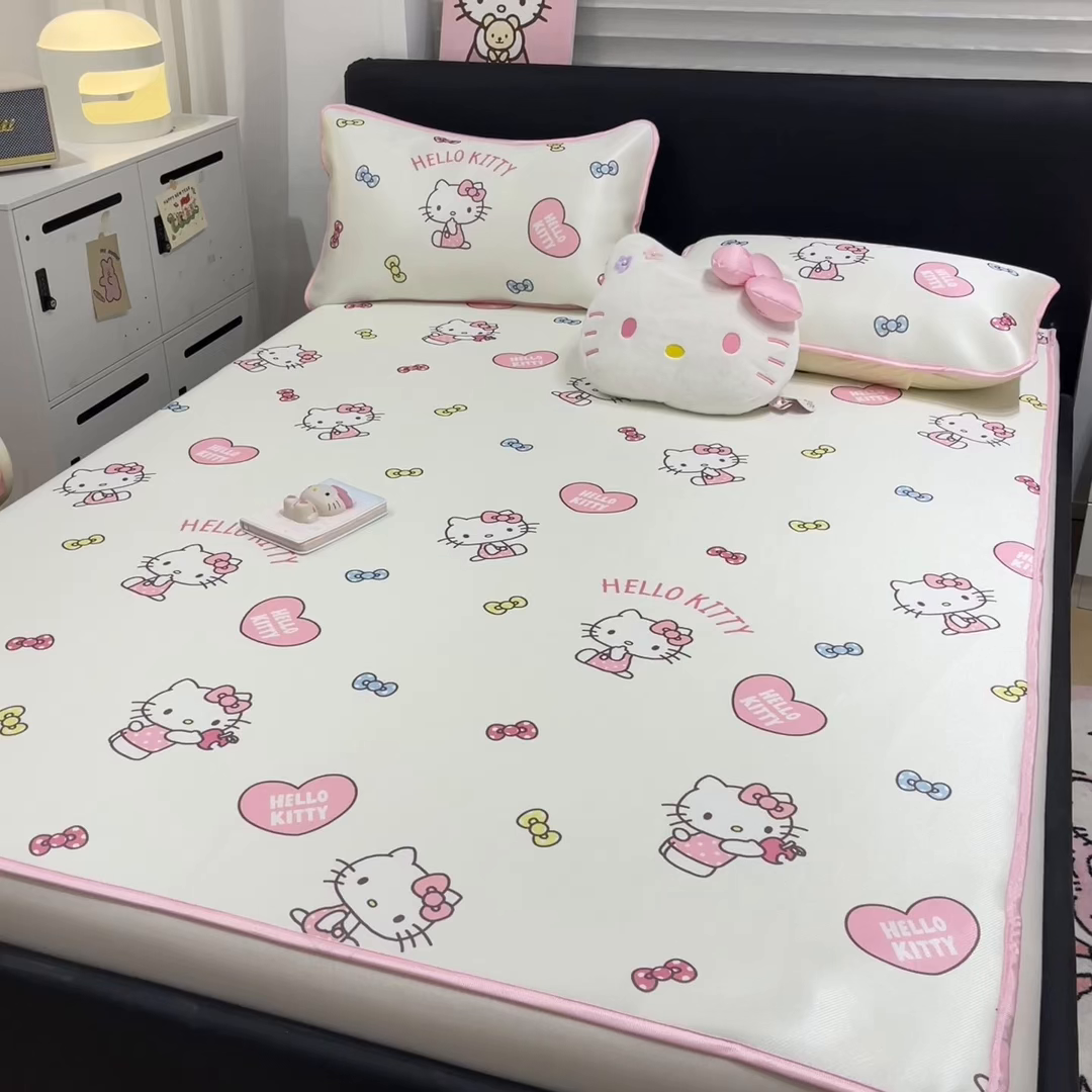 91家纺网 家纺一手货源 找家纺 暮思家居 2026新款三丽鸥正版授权数码印花A类可机洗1200D冰丝凉席三件套平铺款系列 平铺款-公主KT