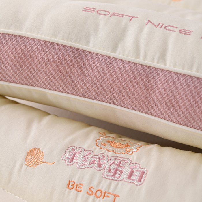 91家纺网 家纺一手货源 找家纺 爱来伊家纺 2026新款羊绒蛋白枕枕头枕芯 羊绒蛋白分区枕-粉