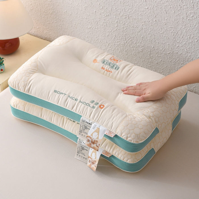 91家纺网 家纺一手货源 找家纺 爱来伊家纺 2026新款羊绒蛋白枕枕头枕芯 羊绒蛋白分区枕-绿