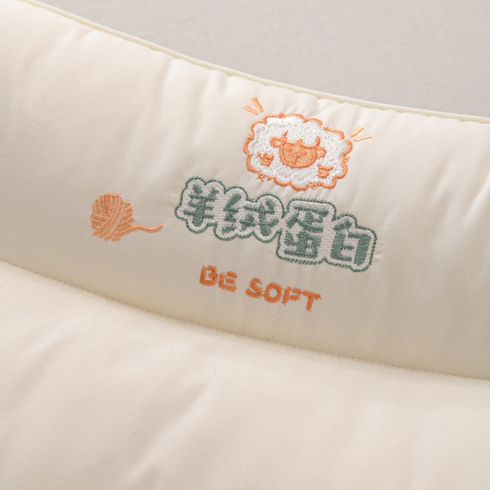 91家纺网 家纺一手货源 找家纺 爱来伊家纺 2026新款羊绒蛋白枕枕头枕芯 羊绒蛋白分区枕-绿