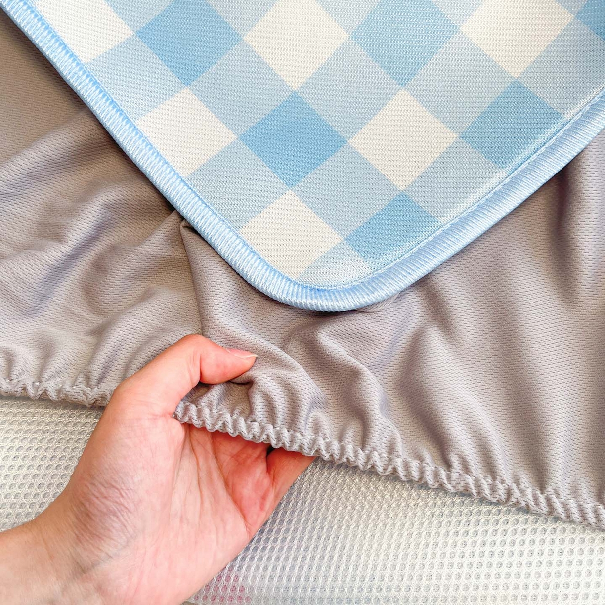 91家纺网 家纺一手货源 找家纺 暮思家居 2026新款三丽鸥正版授权数码印花A类可机洗1200D冰丝凉席三件套平铺款系列 平铺款-乖巧KT