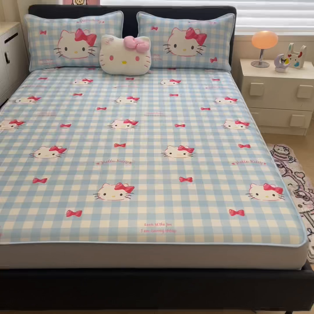 91家纺网 家纺一手货源 找家纺 暮思家居 2026新款三丽鸥正版授权数码印花A类可机洗1200D冰丝凉席三件套平铺款系列 平铺款-乖巧KT