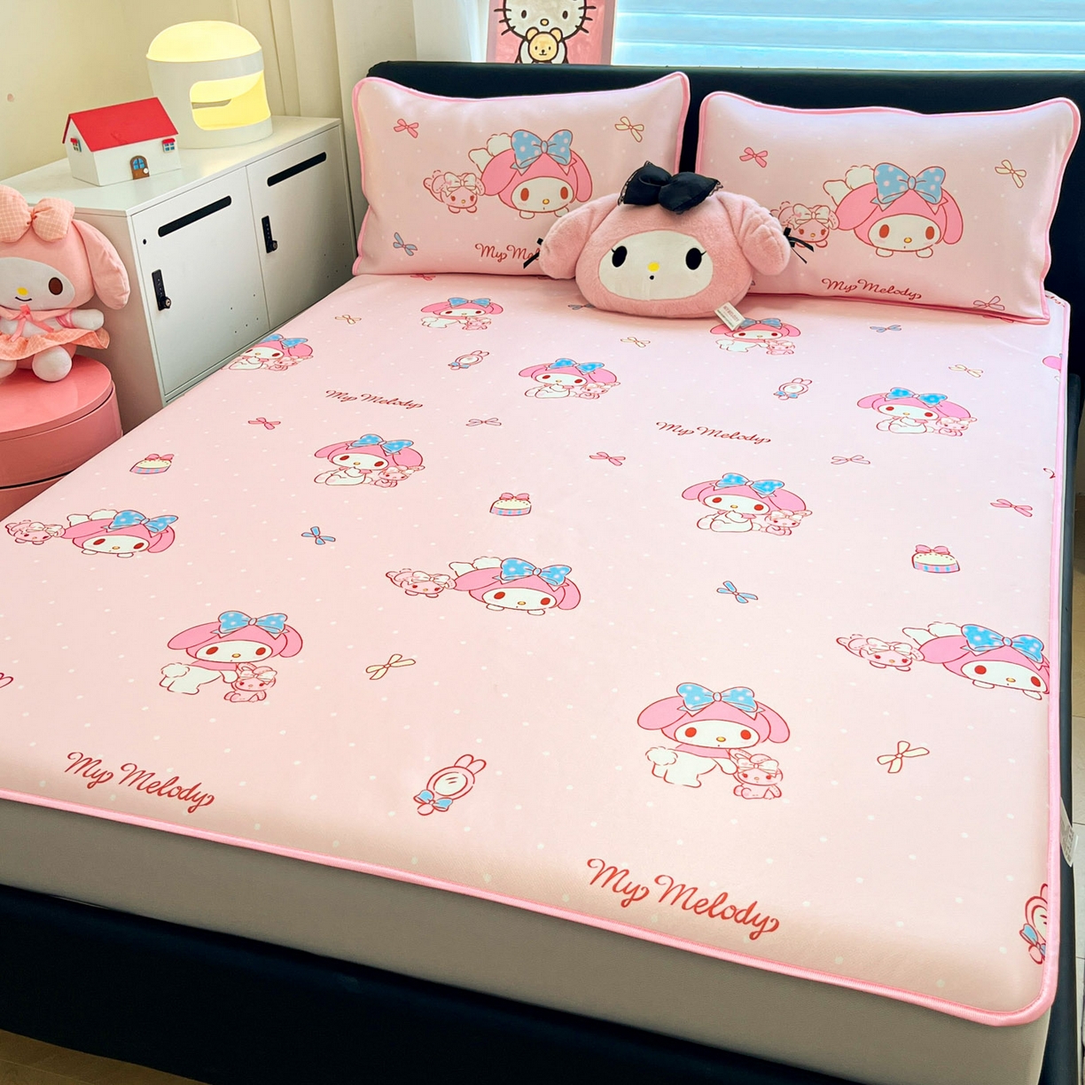 91家纺网 家纺一手货源 找家纺 暮思家居 2026新款三丽鸥正版授权数码印花A类可机洗1200D冰丝凉席三件套平铺款系列 平铺款-蝴蝶结美乐蒂