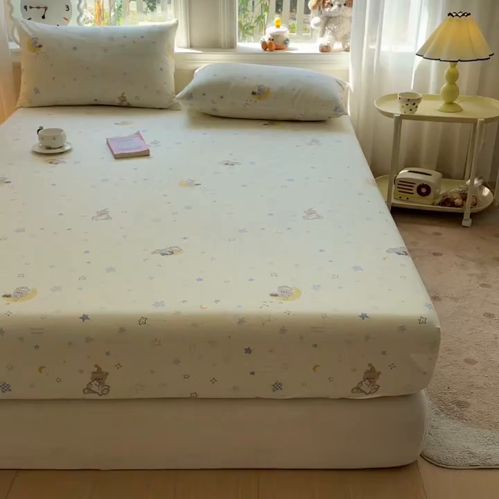 91家纺网 家纺一手货源 找家纺 优眠坊 2026春夏新款全棉印花卡通单床笠 酣睡熊