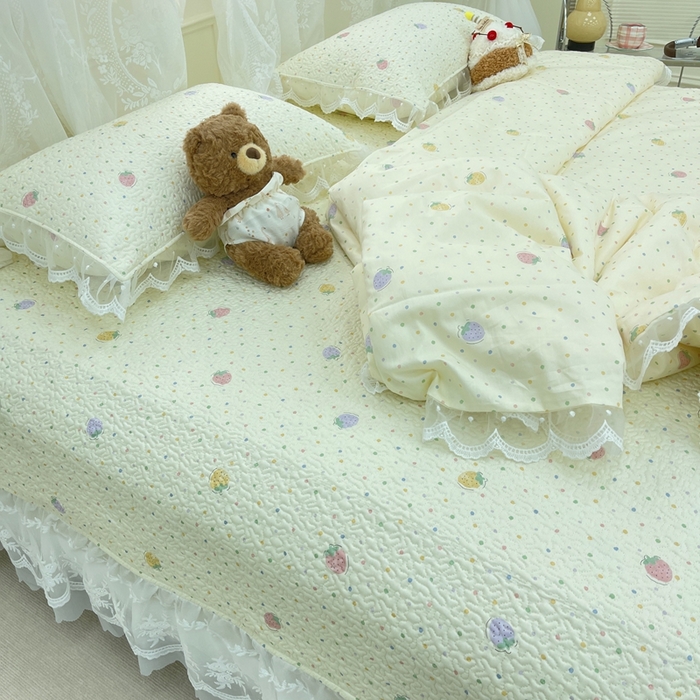 91家纺网 家纺一手货源 找家纺 禧瑞谷 2025新款双层花边纯棉床盖雪纺蕾丝款纯棉床盖四件套 莓果点点