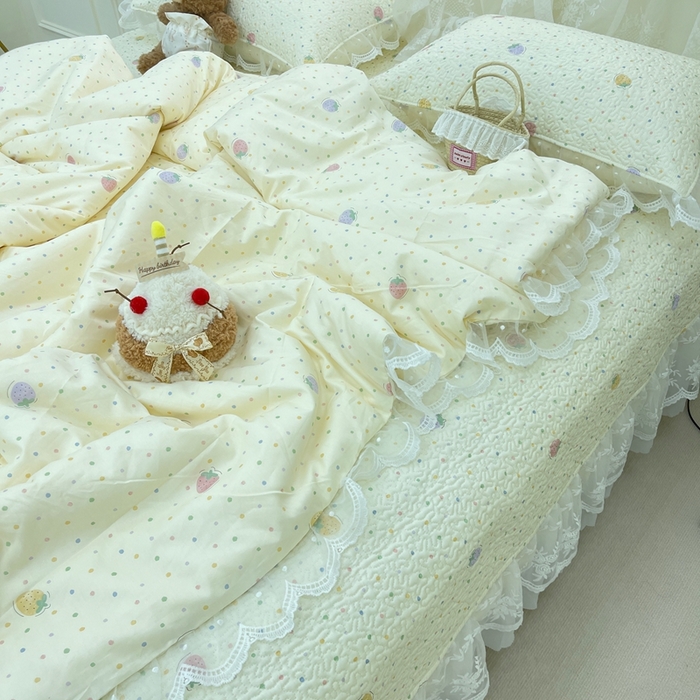 91家纺网 家纺一手货源 找家纺 禧瑞谷 2025新款双层花边纯棉床盖雪纺蕾丝款纯棉床盖四件套 莓果点点