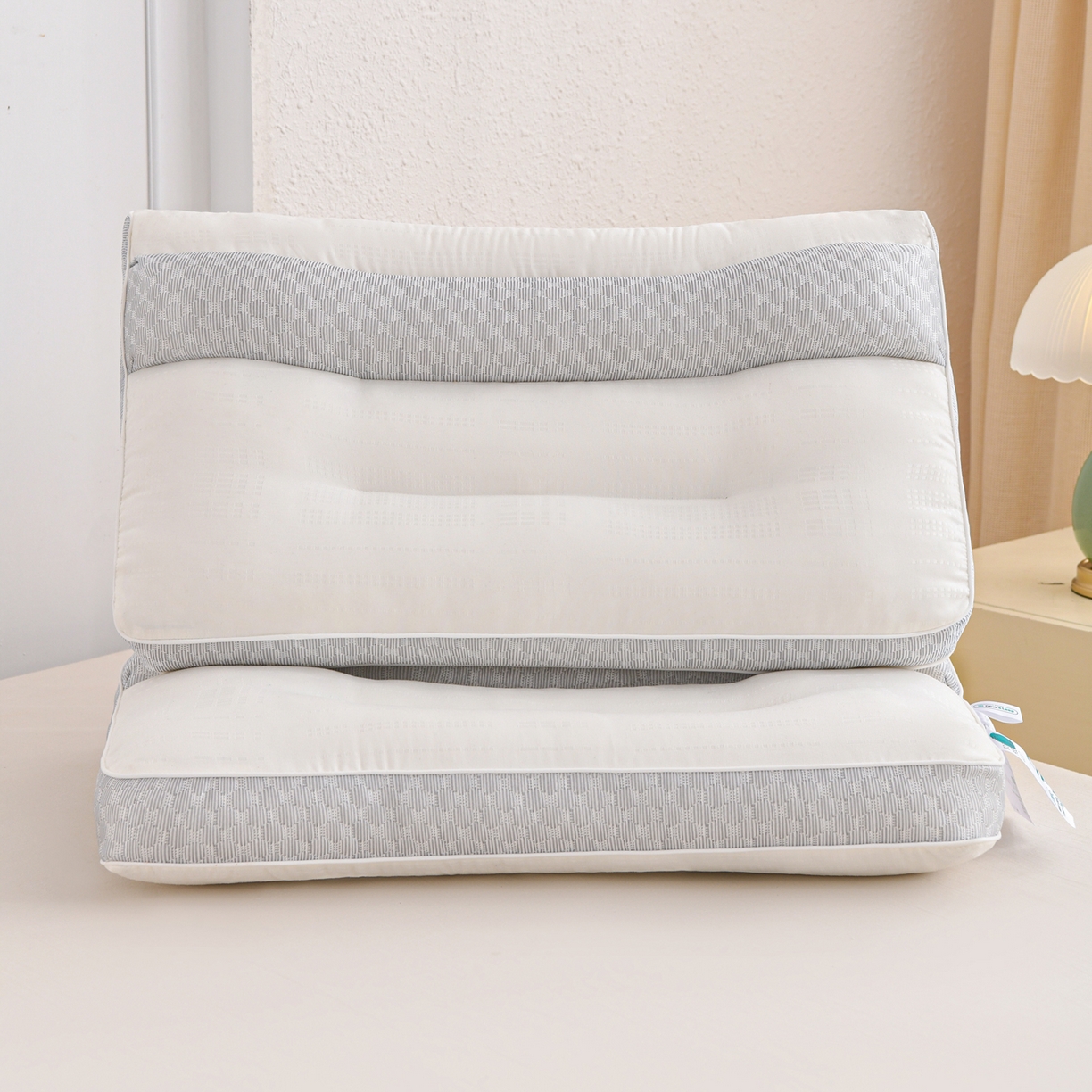 91家纺网 家纺一手货源 找家纺 爱来伊家纺 2026新款牵引舒缓枕枕头枕芯 牵引舒缓枕-灰