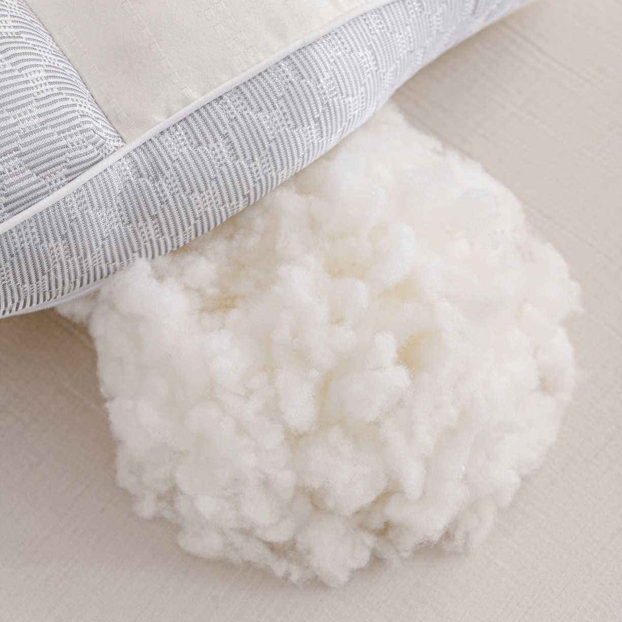 91家纺网 家纺一手货源 找家纺 爱来伊家纺 2026新款牵引舒缓枕枕头枕芯 牵引舒缓枕-灰