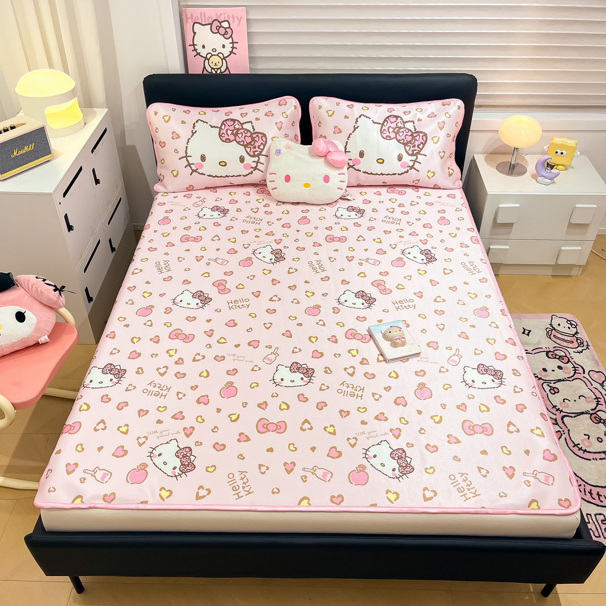 91家纺网 家纺一手货源 找家纺 暮思家居 2026新款三丽鸥正版授权数码印花A类可机洗1200D冰丝凉席三件套平铺款系列 平铺款-凯蒂乐园