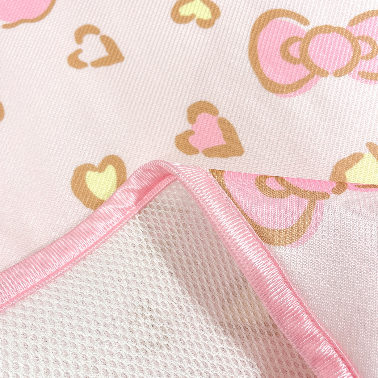 91家纺网 家纺一手货源 找家纺 暮思家居 2026新款三丽鸥正版授权数码印花A类可机洗1200D冰丝凉席三件套平铺款系列 平铺款-凯蒂乐园