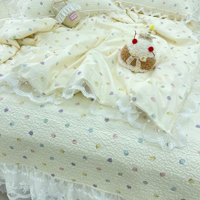 91家纺网 家纺一手货源 找家纺 禧瑞谷 2025新款双层花边纯棉床盖雪纺蕾丝款纯棉床盖四件套 七彩草莓