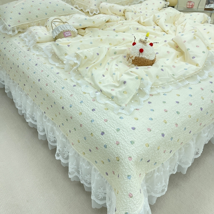 91家纺网 家纺一手货源 找家纺 禧瑞谷 2025新款双层花边纯棉床盖雪纺蕾丝款纯棉床盖四件套 七彩草莓