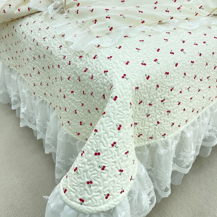 91家纺网 家纺一手货源 找家纺 禧瑞谷 2025新款双层花边纯棉床盖雪纺蕾丝款纯棉床盖四件套 小红果
