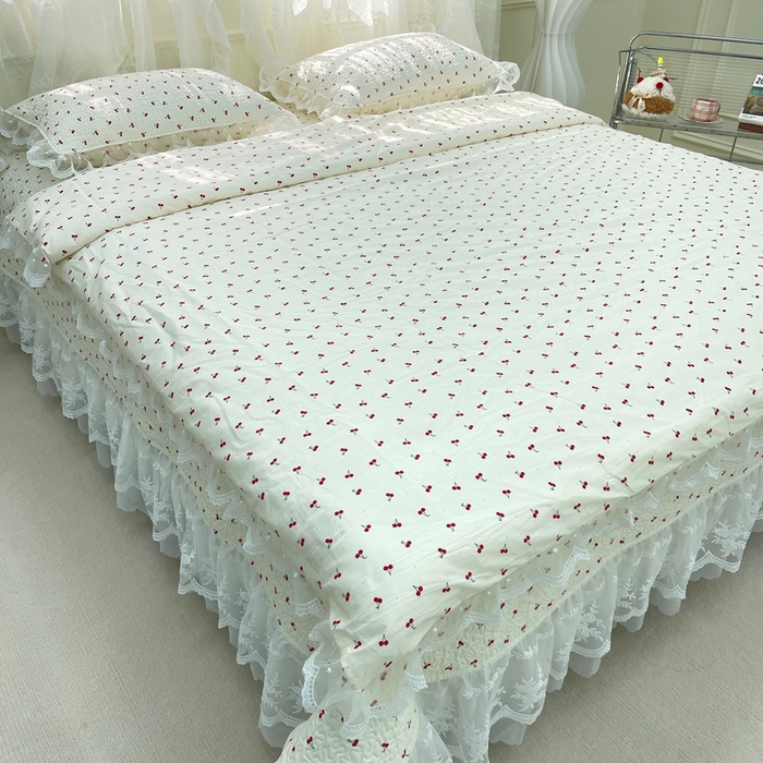 91家纺网 家纺一手货源 找家纺 禧瑞谷 2025新款双层花边纯棉床盖雪纺蕾丝款纯棉床盖四件套 小红果