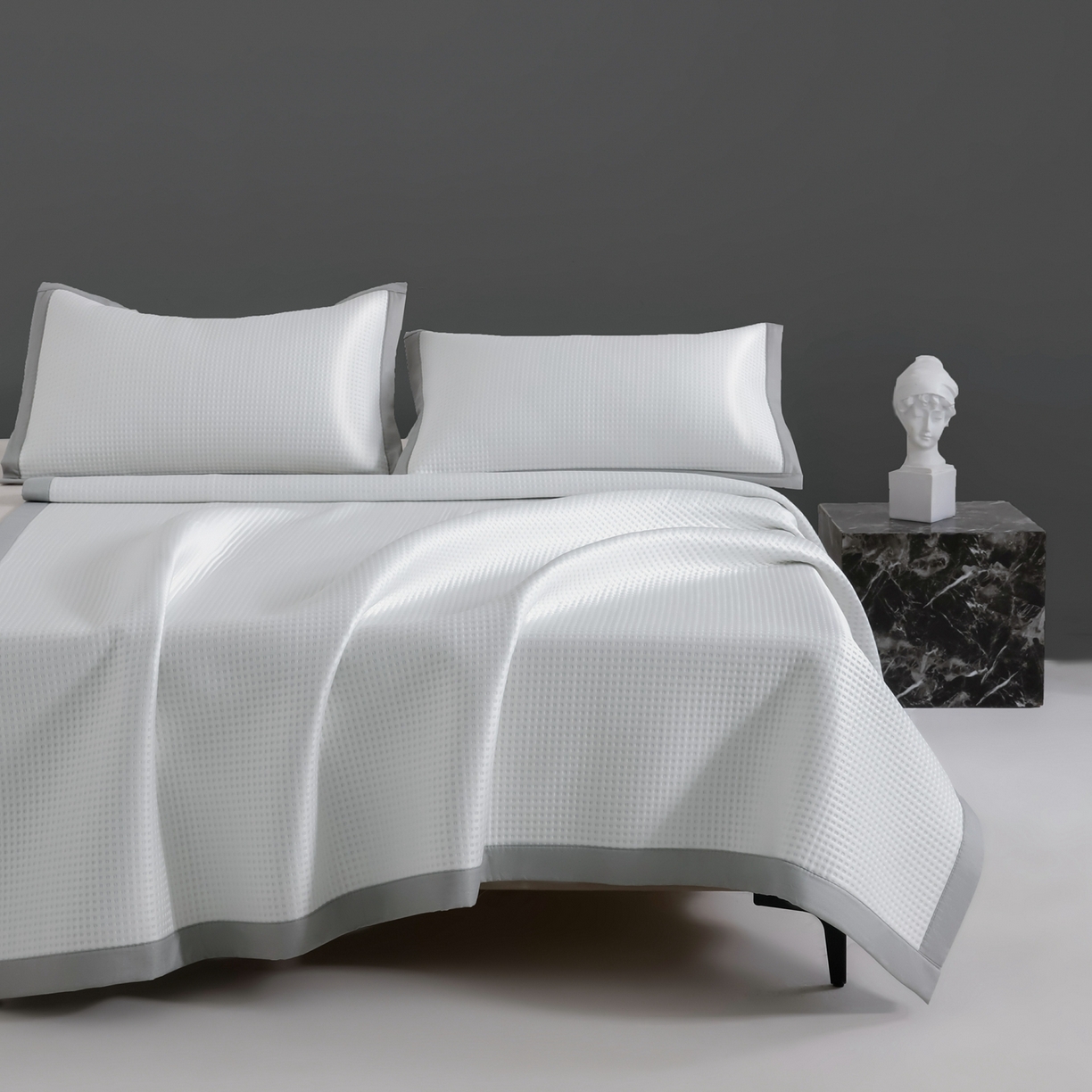 91家纺网 家纺一手货源 找家纺 耀悦家纺 2026款100%乙纶凉席pe凉感华夫格凉席加厚三明治三件套床笠床席子枕套 华夫格-奶白床席款