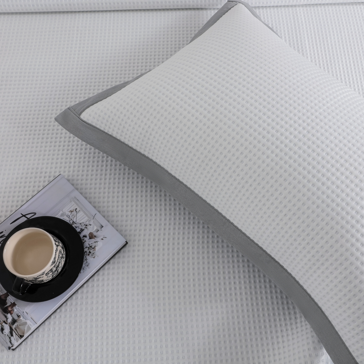 91家纺网 家纺一手货源 找家纺 耀悦家纺 2026款100%乙纶凉席pe凉感华夫格凉席加厚三明治三件套床笠床席子枕套 华夫格-奶白床席款