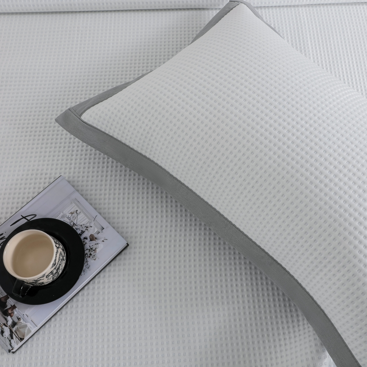 91家纺网 家纺一手货源 找家纺 耀悦家纺 2026款100%乙纶凉席pe凉感华夫格凉席加厚三明治三件套床笠床席子枕套 华夫格-奶白床席款