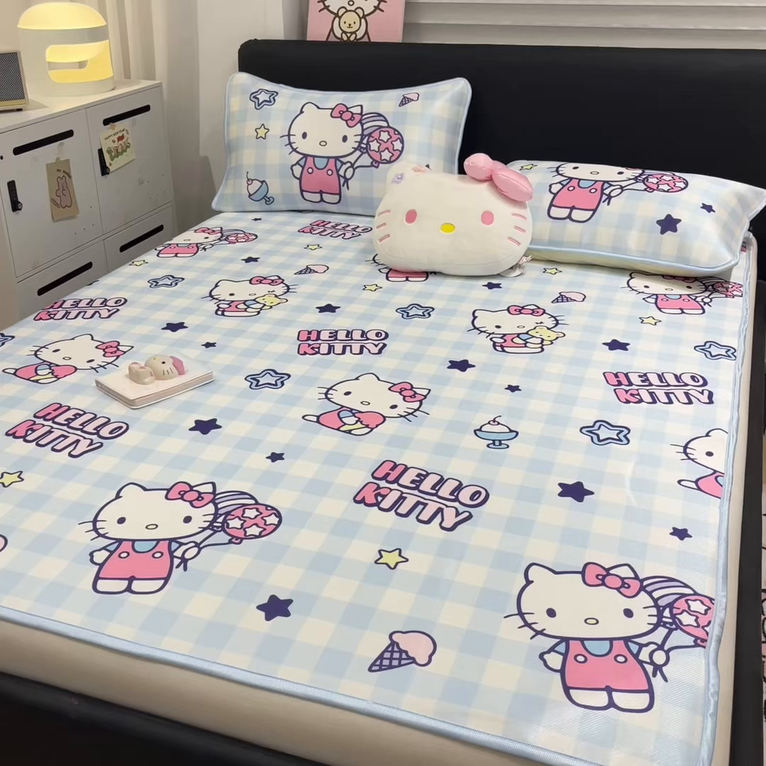 91家纺网 家纺一手货源 找家纺 暮思家居 2026新款三丽鸥正版授权数码印花A类可机洗1200D冰丝凉席三件套平铺款系列 平铺款-蓝格KT