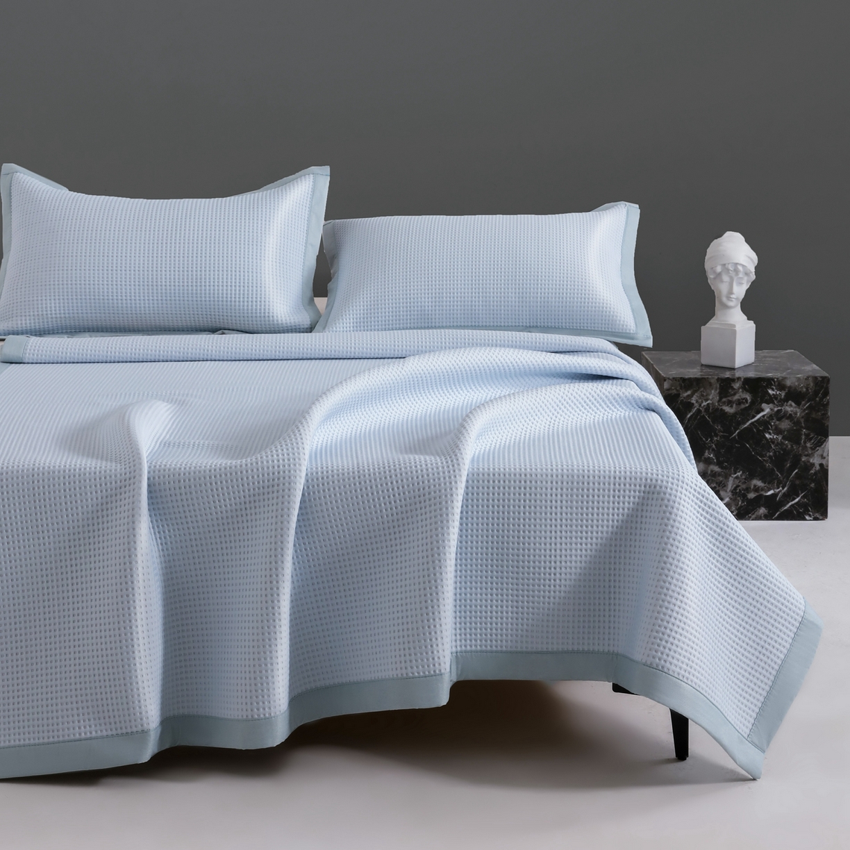 91家纺网 家纺一手货源 找家纺 耀悦家纺 2026款100%乙纶凉席pe凉感华夫格凉席加厚三明治三件套床笠床席子枕套 华夫格-水晶兰床席款