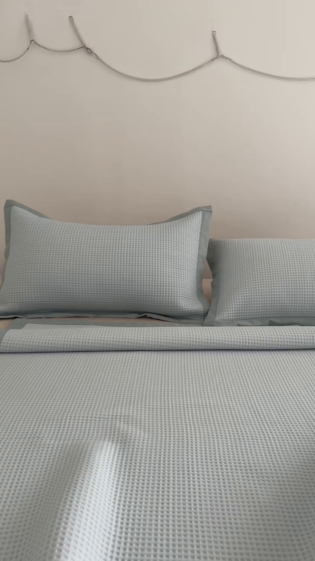 91家纺网 家纺一手货源 找家纺 耀悦家纺 2026款100%乙纶凉席pe凉感华夫格凉席加厚三明治三件套床笠床席子枕套 华夫格-水晶兰床席款