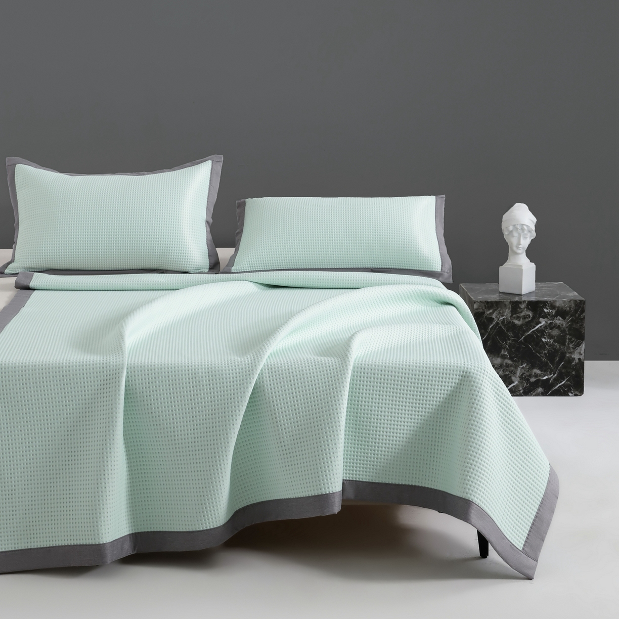 91家纺网 家纺一手货源 找家纺 耀悦家纺 2026款100%乙纶凉席pe凉感华夫格凉席加厚三明治三件套床笠床席子枕套 华夫格-水绿床席款