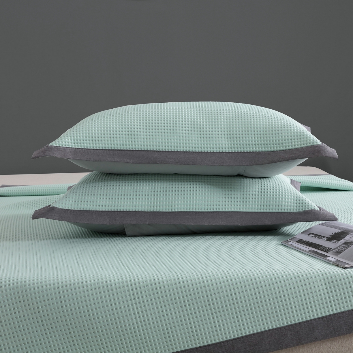 91家纺网 家纺一手货源 找家纺 耀悦家纺 2026款100%乙纶凉席pe凉感华夫格凉席加厚三明治三件套床笠床席子枕套 华夫格-水绿床席款