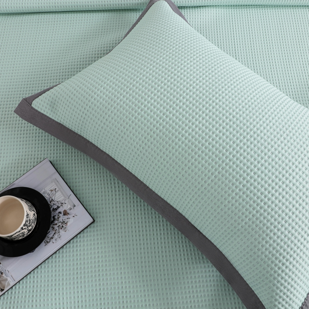 91家纺网 家纺一手货源 找家纺 耀悦家纺 2026款100%乙纶凉席pe凉感华夫格凉席加厚三明治三件套床笠床席子枕套 华夫格-水绿床席款