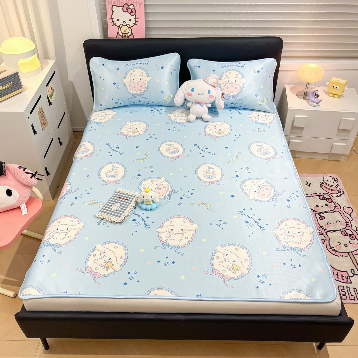 91家纺网 家纺一手货源 找家纺 暮思家居 2026新款三丽鸥正版授权数码印花A类可机洗1200D冰丝凉席三件套平铺款系列 平铺款-蓝色玉桂狗