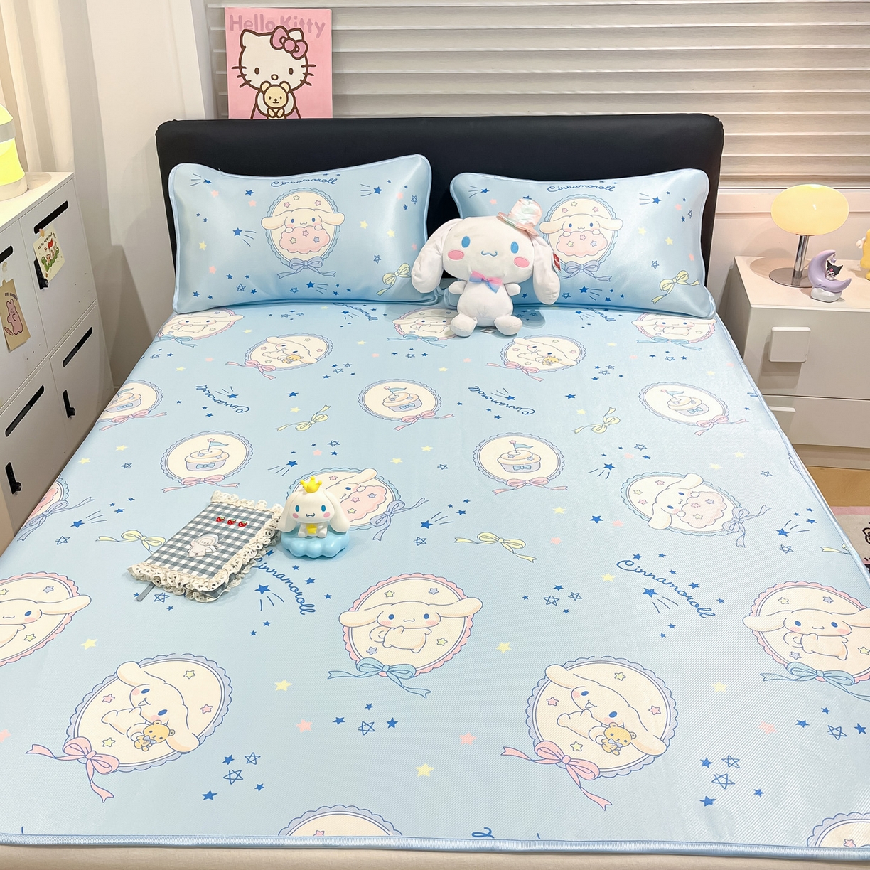 91家纺网 家纺一手货源 找家纺 暮思家居 2026新款三丽鸥正版授权数码印花A类可机洗1200D冰丝凉席三件套平铺款系列 平铺款-蓝色玉桂狗