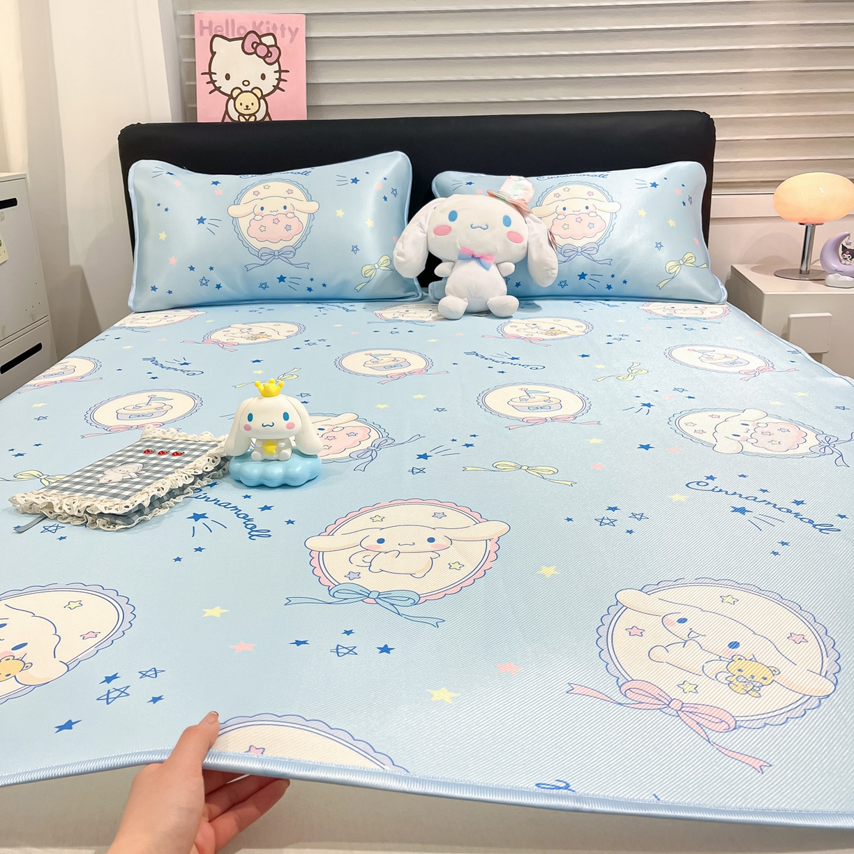 91家纺网 家纺一手货源 找家纺 暮思家居 2026新款三丽鸥正版授权数码印花A类可机洗1200D冰丝凉席三件套平铺款系列 平铺款-蓝色玉桂狗