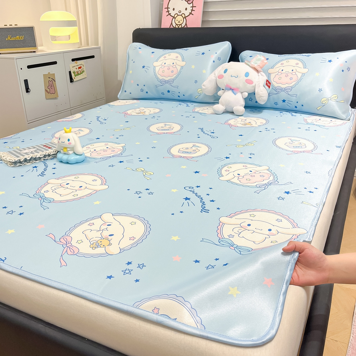 91家纺网 家纺一手货源 找家纺 暮思家居 2026新款三丽鸥正版授权数码印花A类可机洗1200D冰丝凉席三件套平铺款系列 平铺款-蓝色玉桂狗