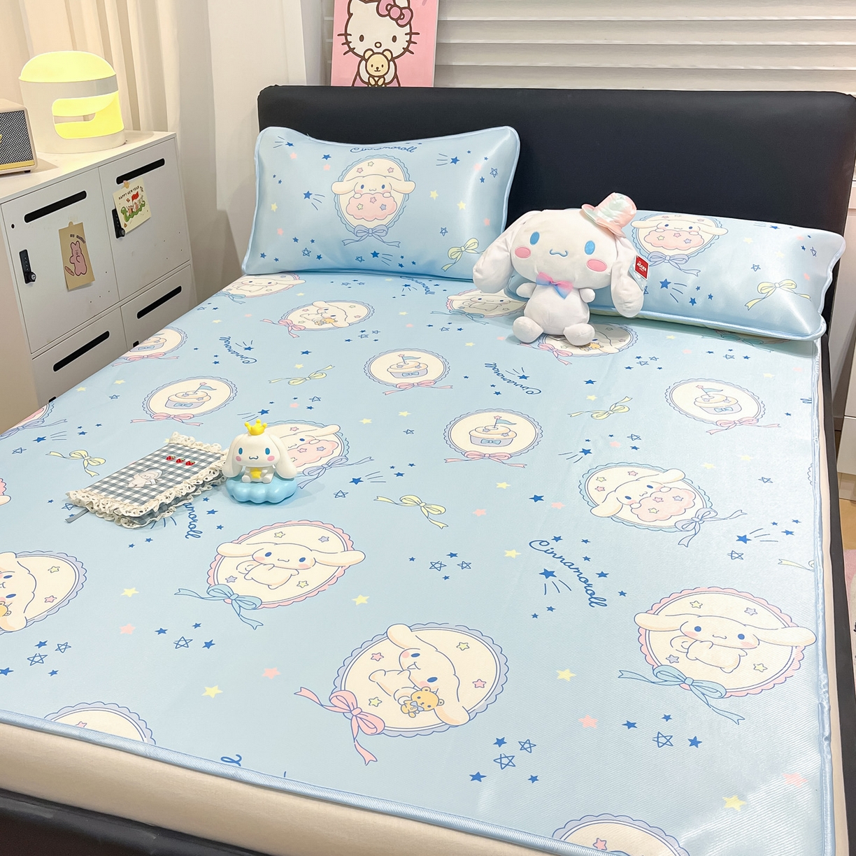 91家纺网 家纺一手货源 找家纺 暮思家居 2026新款三丽鸥正版授权数码印花A类可机洗1200D冰丝凉席三件套平铺款系列 平铺款-蓝色玉桂狗