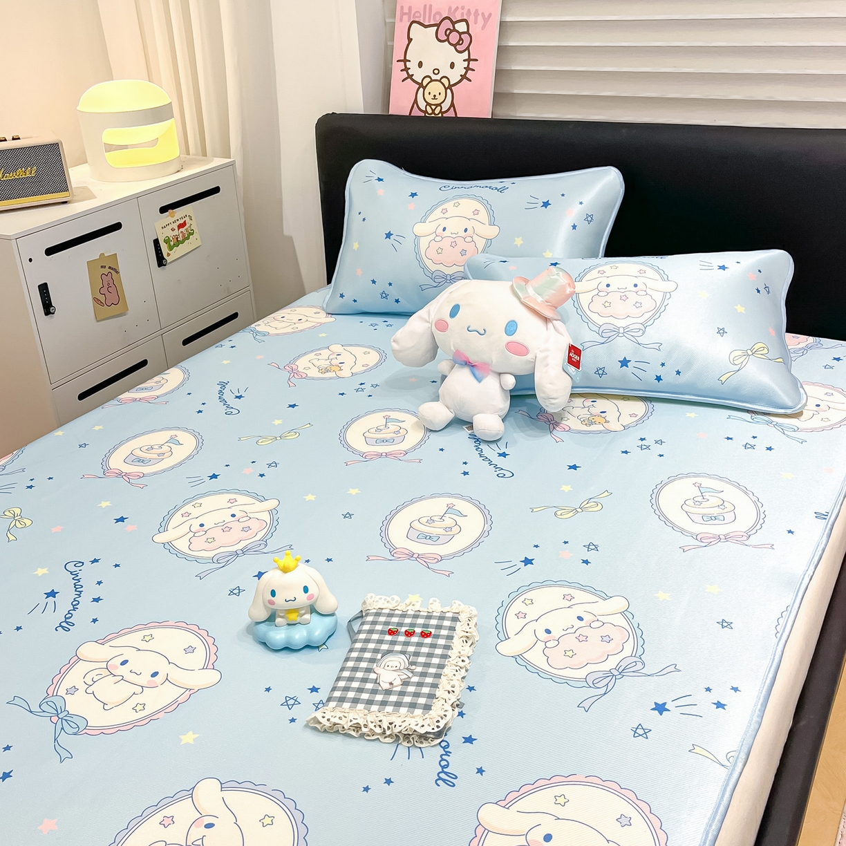 91家纺网 家纺一手货源 找家纺 暮思家居 2026新款三丽鸥正版授权数码印花A类可机洗1200D冰丝凉席三件套平铺款系列 平铺款-蓝色玉桂狗