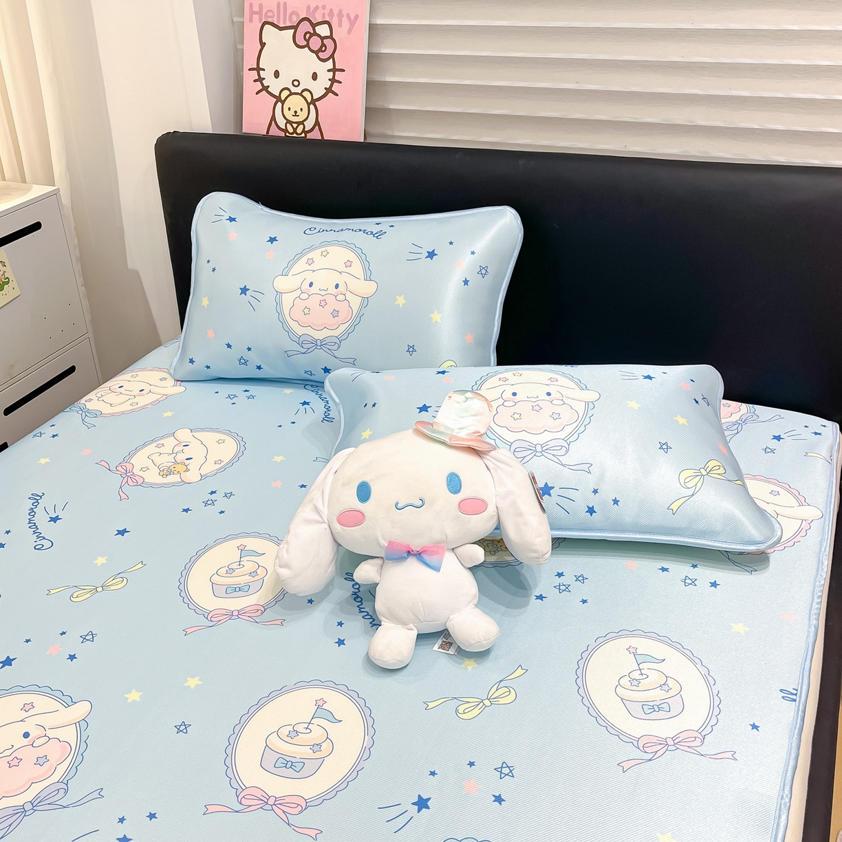 91家纺网 家纺一手货源 找家纺 暮思家居 2026新款三丽鸥正版授权数码印花A类可机洗1200D冰丝凉席三件套平铺款系列 平铺款-蓝色玉桂狗