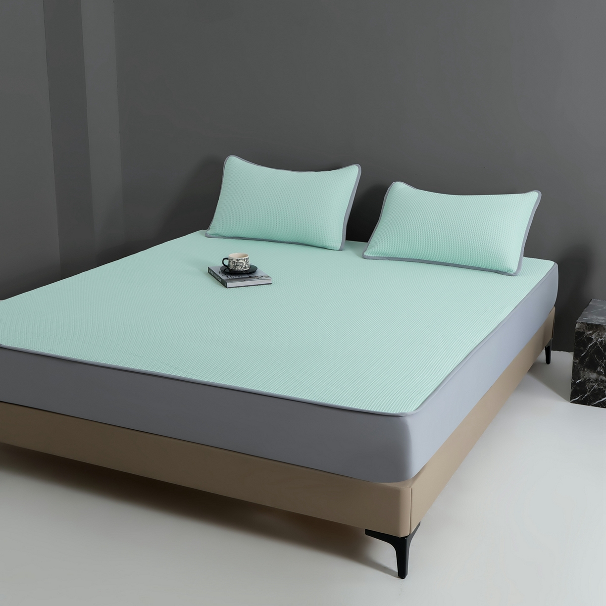 91家纺网 家纺一手货源 找家纺 耀悦家纺 2026款100%乙纶凉席pe凉感华夫格凉席加厚三明治三件套床笠床席子枕套 清凉绿-床笠款