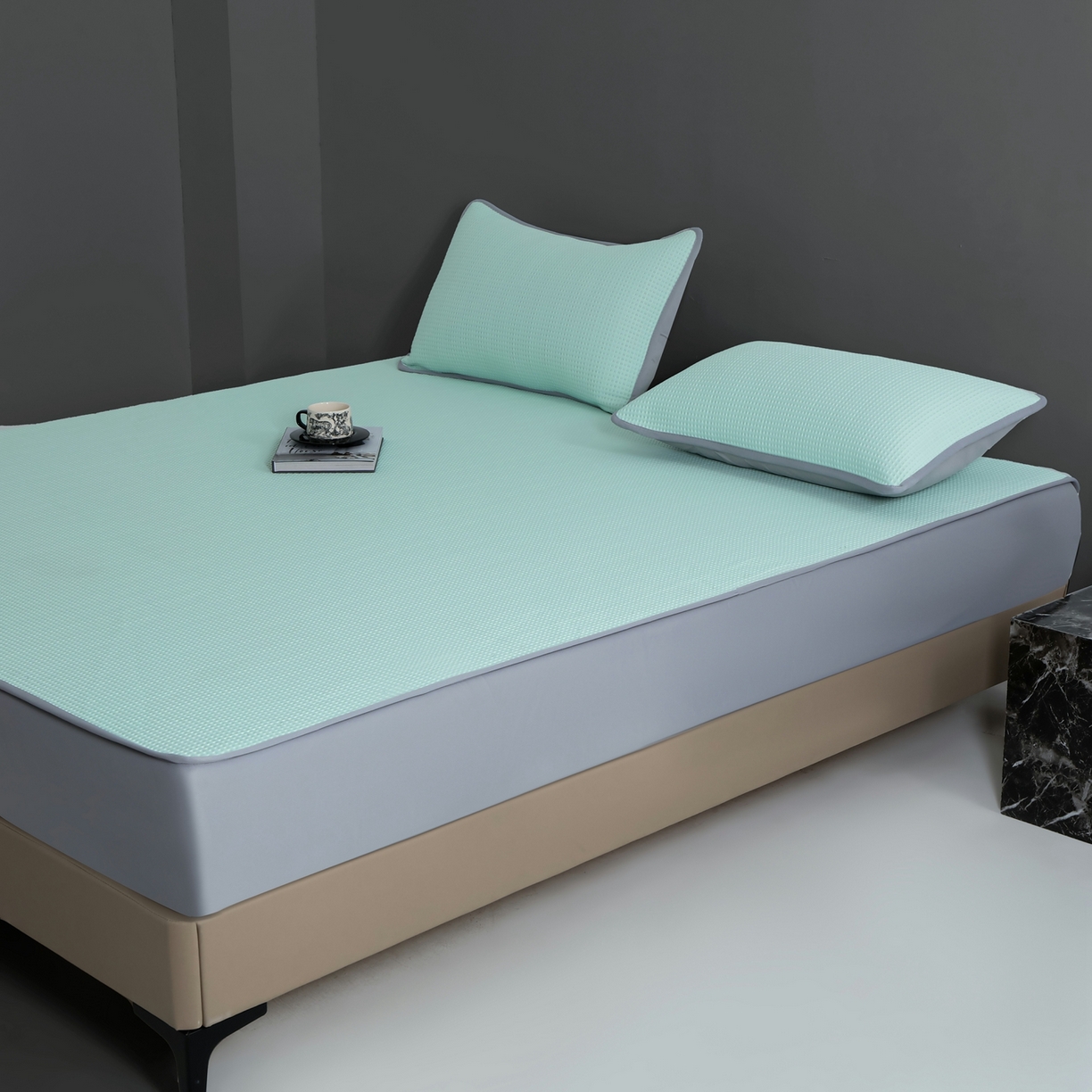 91家纺网 家纺一手货源 找家纺 耀悦家纺 2026款100%乙纶凉席pe凉感华夫格凉席加厚三明治三件套床笠床席子枕套 清凉绿-床笠款