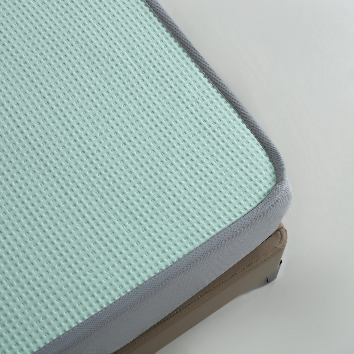 91家纺网 家纺一手货源 找家纺 耀悦家纺 2026款100%乙纶凉席pe凉感华夫格凉席加厚三明治三件套床笠床席子枕套 清凉绿-床笠款