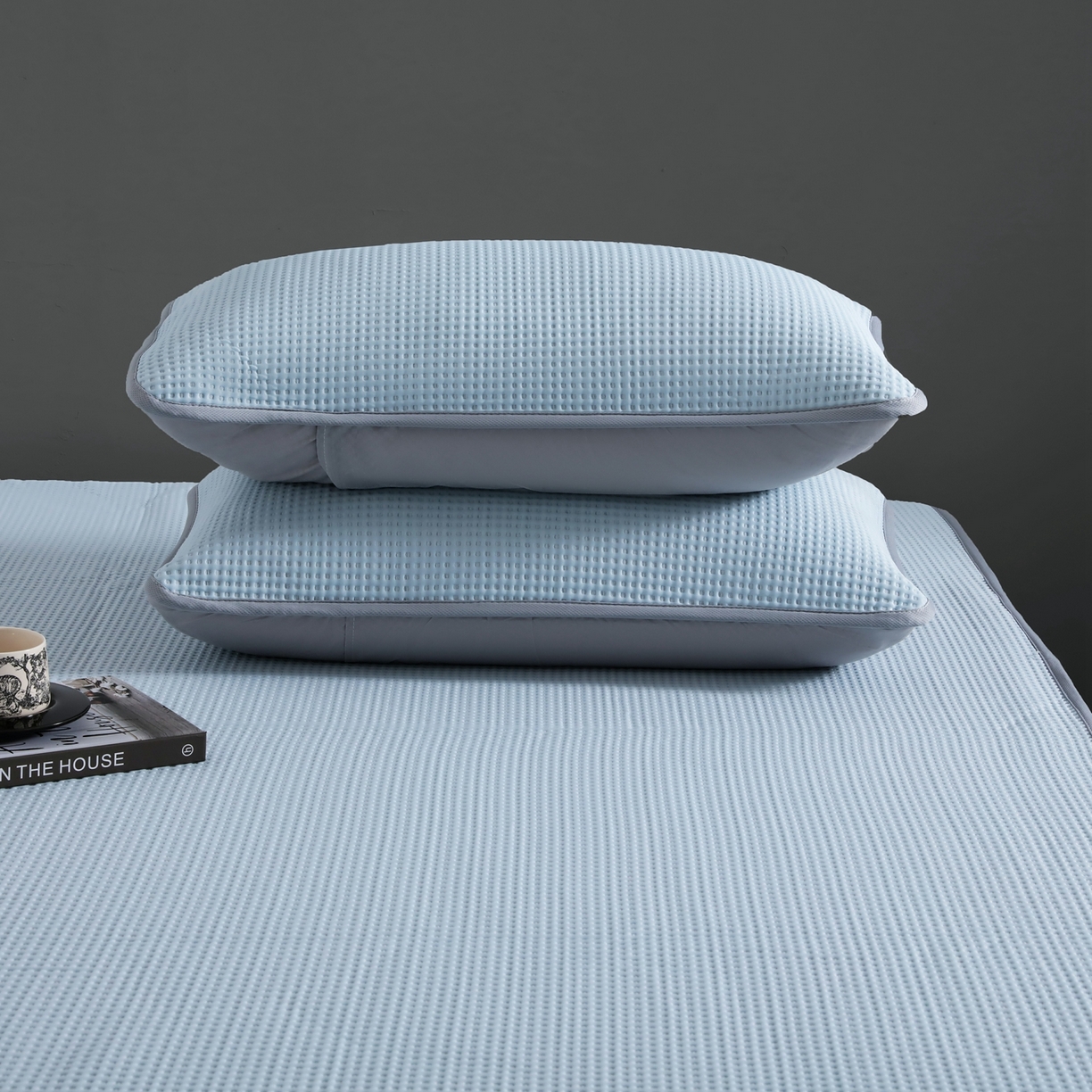 91家纺网 家纺一手货源 找家纺 耀悦家纺 2026款100%乙纶凉席pe凉感华夫格凉席加厚三明治三件套床笠床席子枕套 水晶蓝-床笠款