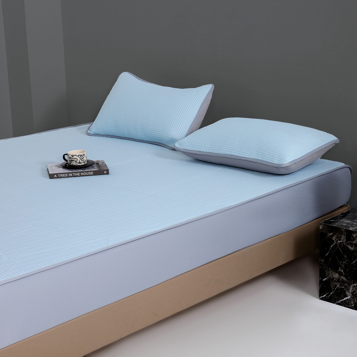 91家纺网 家纺一手货源 找家纺 耀悦家纺 2026款100%乙纶凉席pe凉感华夫格凉席加厚三明治三件套床笠床席子枕套 水晶蓝-床笠款