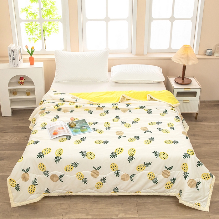 91家纺网 家纺一手货源 找家纺 才森家纺 2026新款绗绣夏凉被宽包边夏被直播间爆款空调被福利赠品被子 菠萝