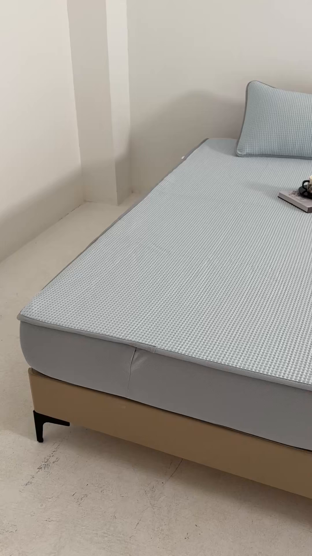 91家纺网 家纺一手货源 找家纺 耀悦家纺 2026款100%乙纶凉席pe凉感华夫格凉席加厚三明治三件套床笠床席子枕套 水晶蓝-床笠款