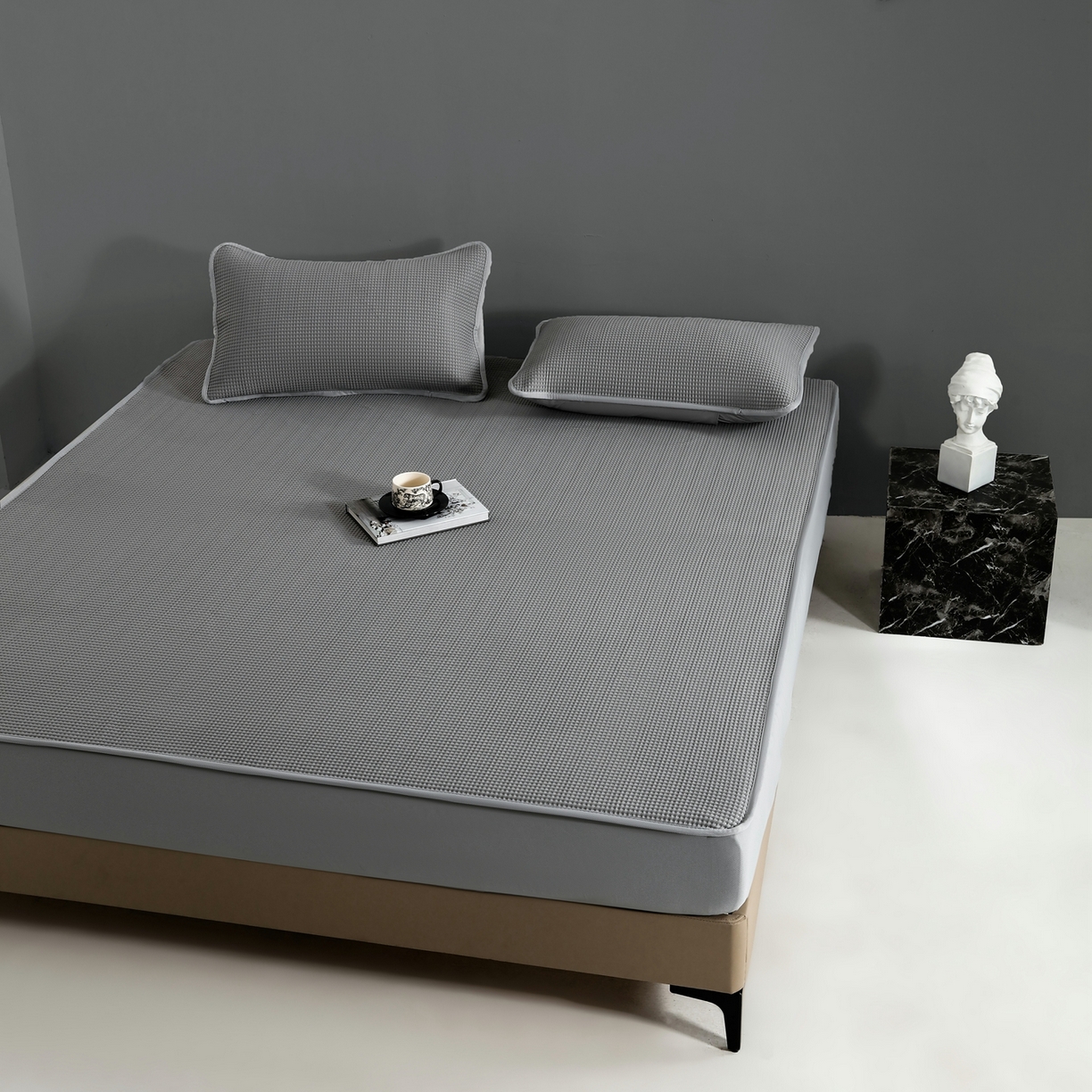 91家纺网 家纺一手货源 找家纺 耀悦家纺 2026款100%乙纶凉席pe凉感华夫格凉席加厚三明治三件套床笠床席子枕套 云灰-床笠款