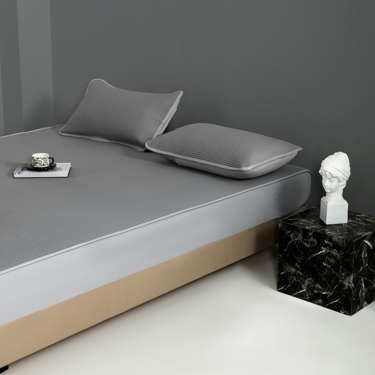 91家纺网 家纺一手货源 找家纺 耀悦家纺 2026款100%乙纶凉席pe凉感华夫格凉席加厚三明治三件套床笠床席子枕套 云灰-床笠款