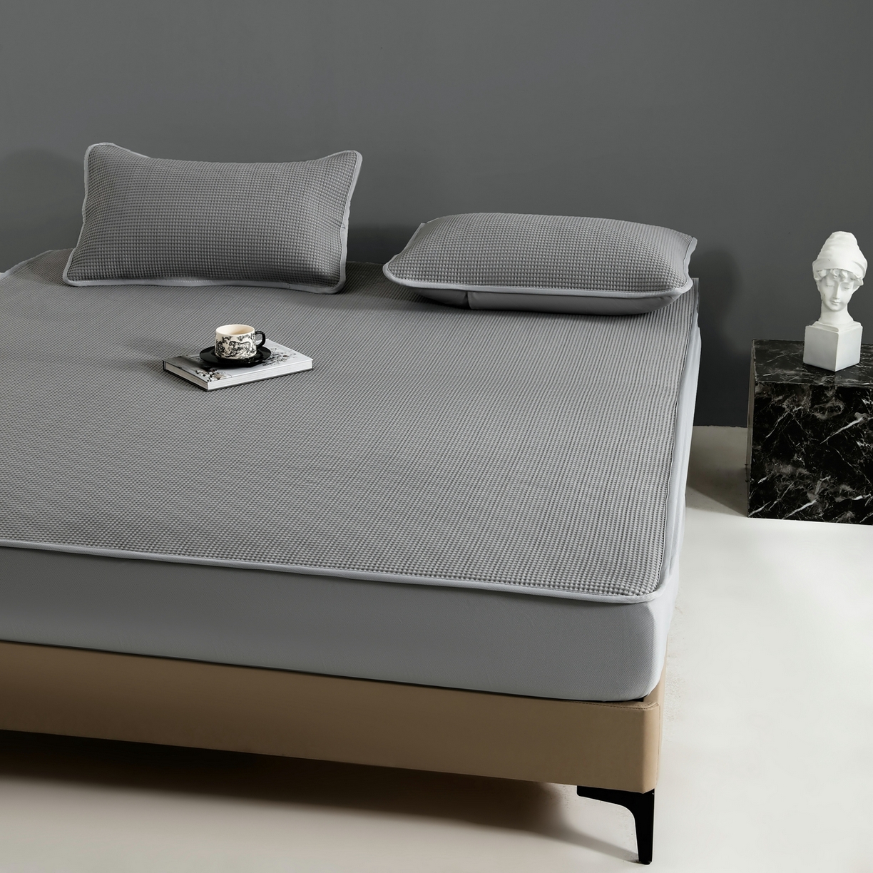 91家纺网 家纺一手货源 找家纺 耀悦家纺 2026款100%乙纶凉席pe凉感华夫格凉席加厚三明治三件套床笠床席子枕套 云灰-床笠款