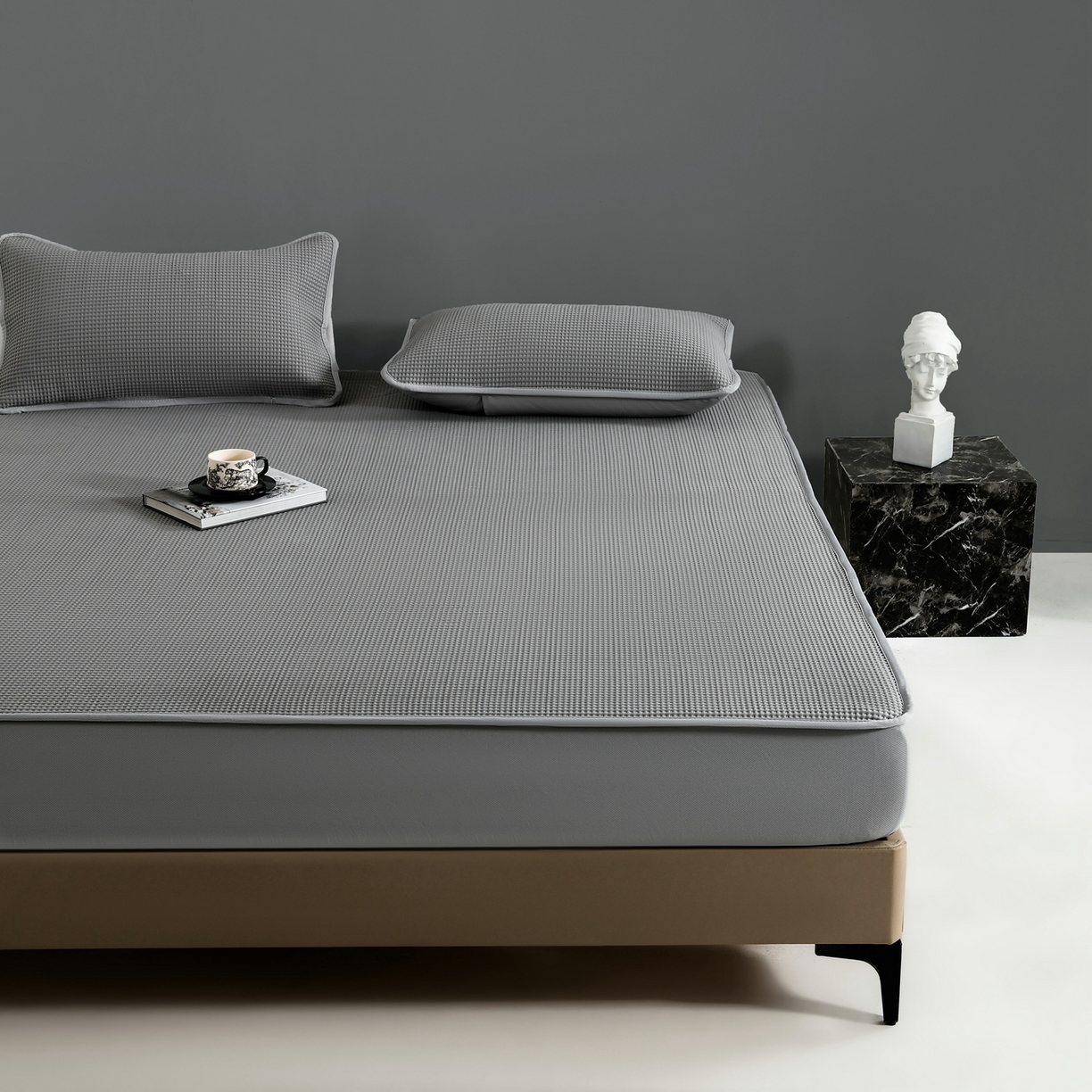 91家纺网 家纺一手货源 找家纺 耀悦家纺 2026款100%乙纶凉席pe凉感华夫格凉席加厚三明治三件套床笠床席子枕套 云灰-床笠款