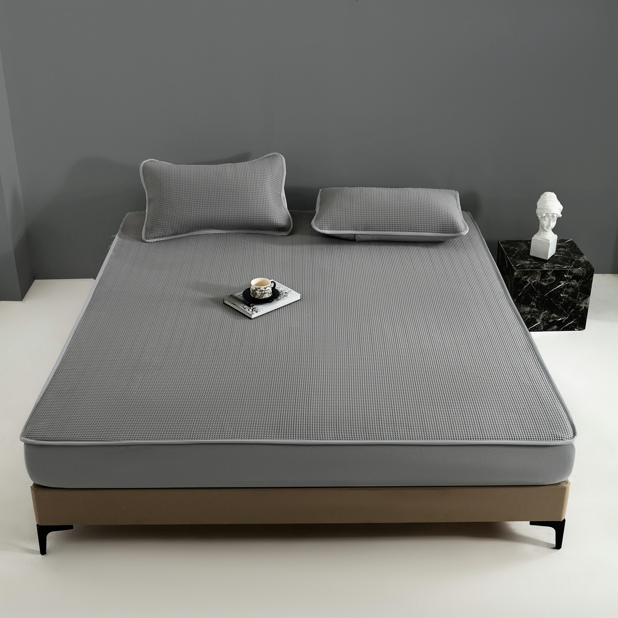 91家纺网 家纺一手货源 找家纺 耀悦家纺 2026款100%乙纶凉席pe凉感华夫格凉席加厚三明治三件套床笠床席子枕套 云灰-床笠款