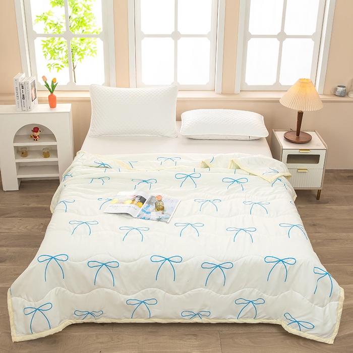 91家纺网 家纺一手货源 找家纺 才森家纺 2026新款绗绣夏凉被宽包边夏被直播间爆款空调被福利赠品被子 蝴蝶结,蝴蝶结