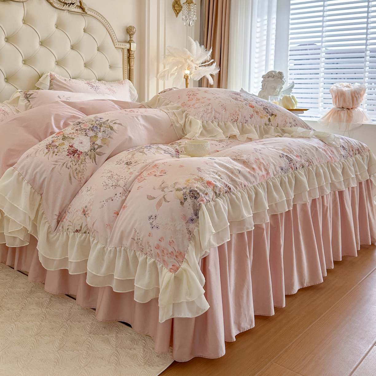 91家纺网 家纺一手货源 找家纺 亲亲公主 2026新款全棉纯棉蕾丝花边小清新印花床裙四件套 花遇甜心