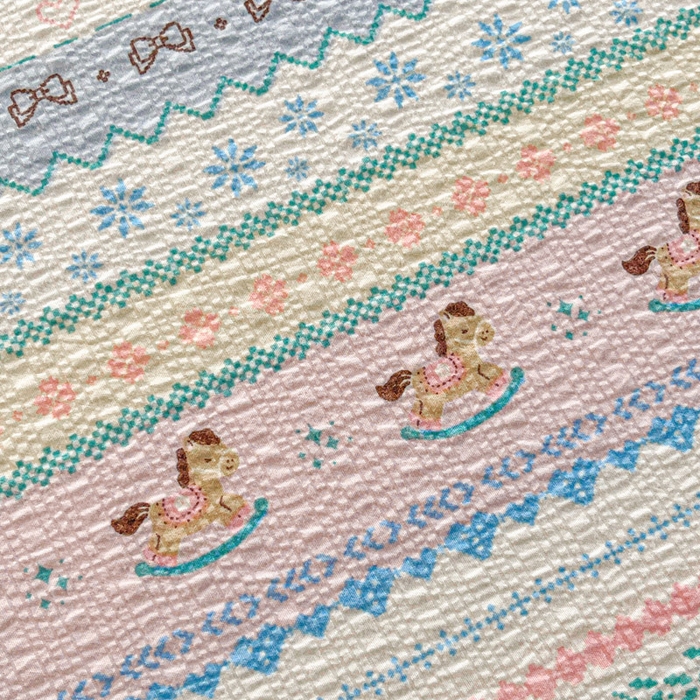 91家纺网 家纺一手货源 找家纺 几禾 2026新款高克重泡芙纱~印花款（单床单）-110g CD-甜心木马卷