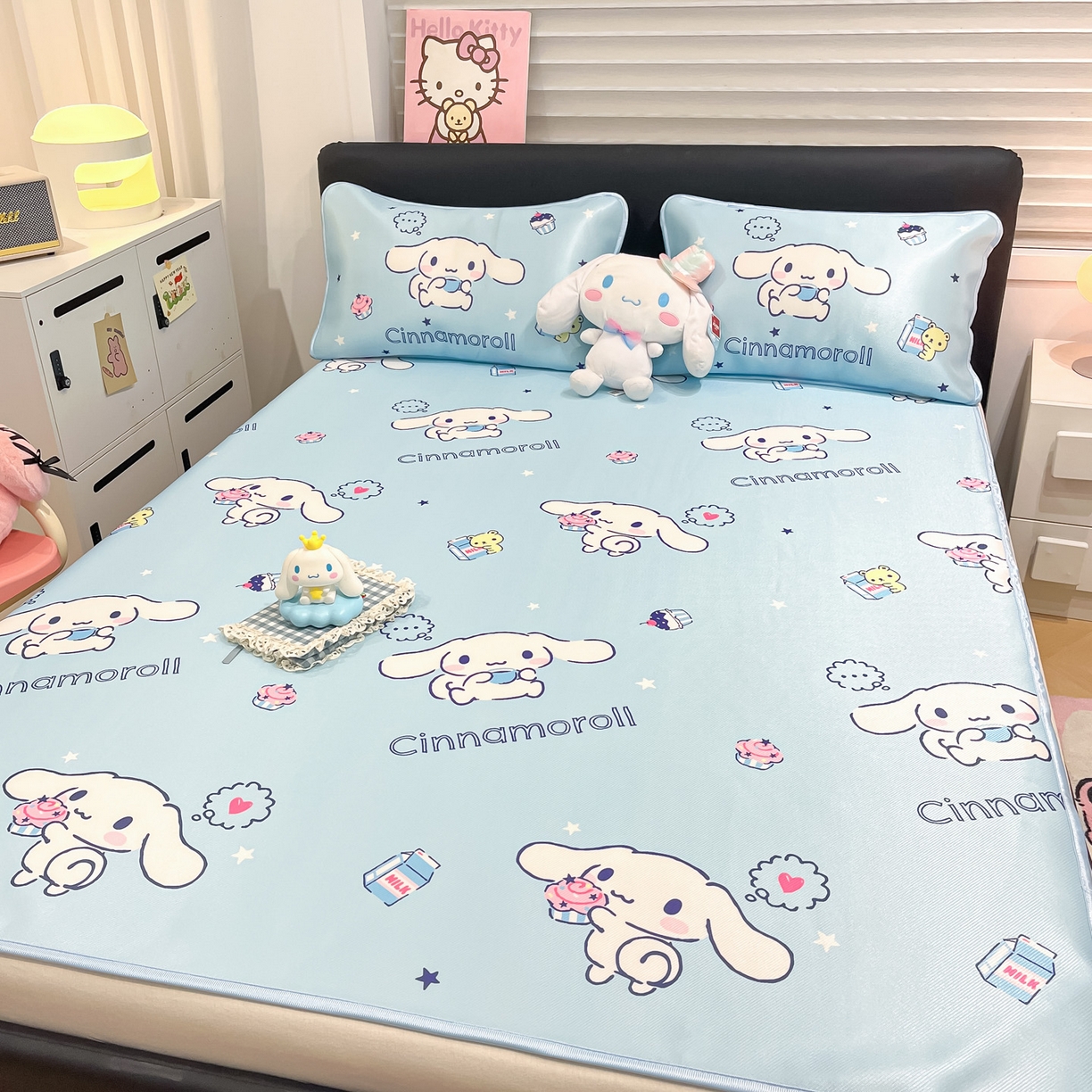 91家纺网 家纺一手货源 找家纺 暮思家居 2026新款三丽鸥正版授权数码印花A类可机洗1200D冰丝凉席三件套平铺款系列 平铺款-甜品玉桂狗